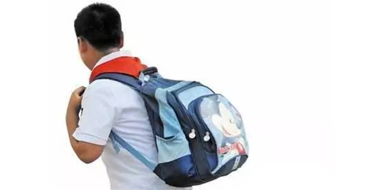 Unsa ang husto nga paagi sa pagdala sa mga bag sa estudyante-01